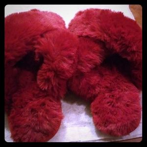 Solid red loft fluffy  slide slippers